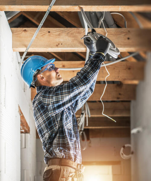 Electrician working on a home renovation in Geelong